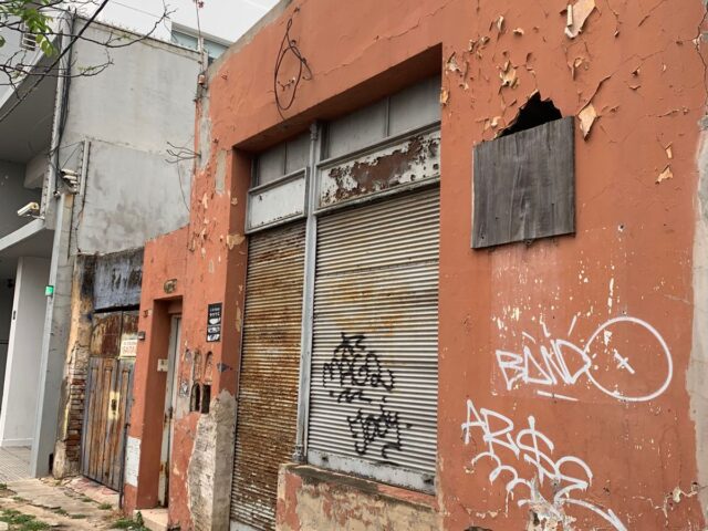 Mantenimiento de inmueble «Carie Urbana» en calle Juan de Garay 3371